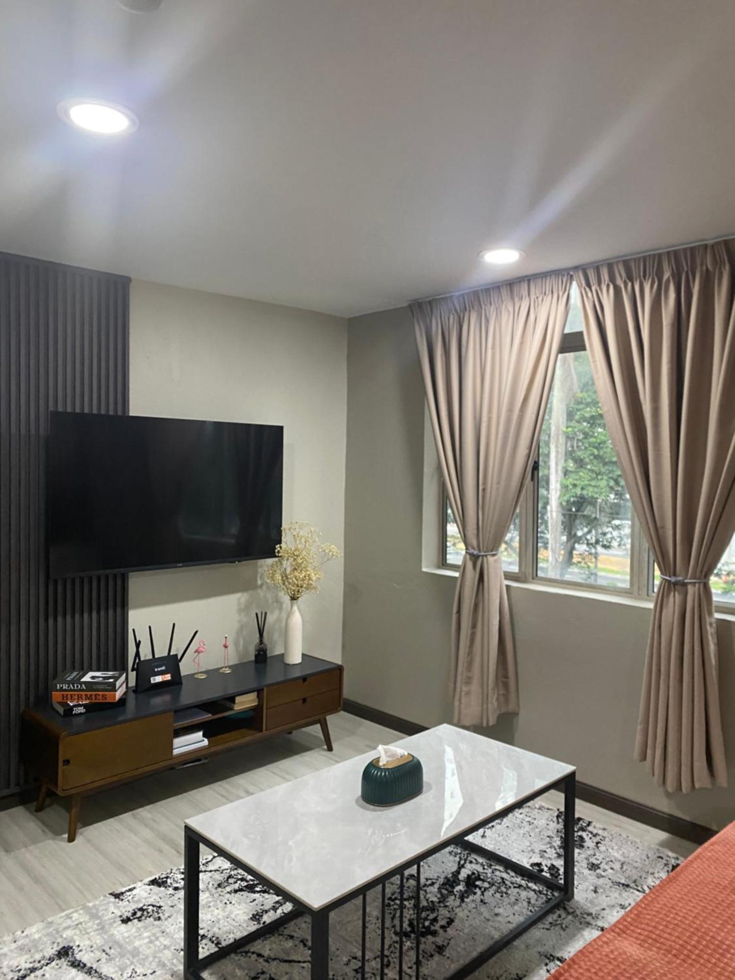 Hotel 1St Living Subang Subang Jaya Exterior foto